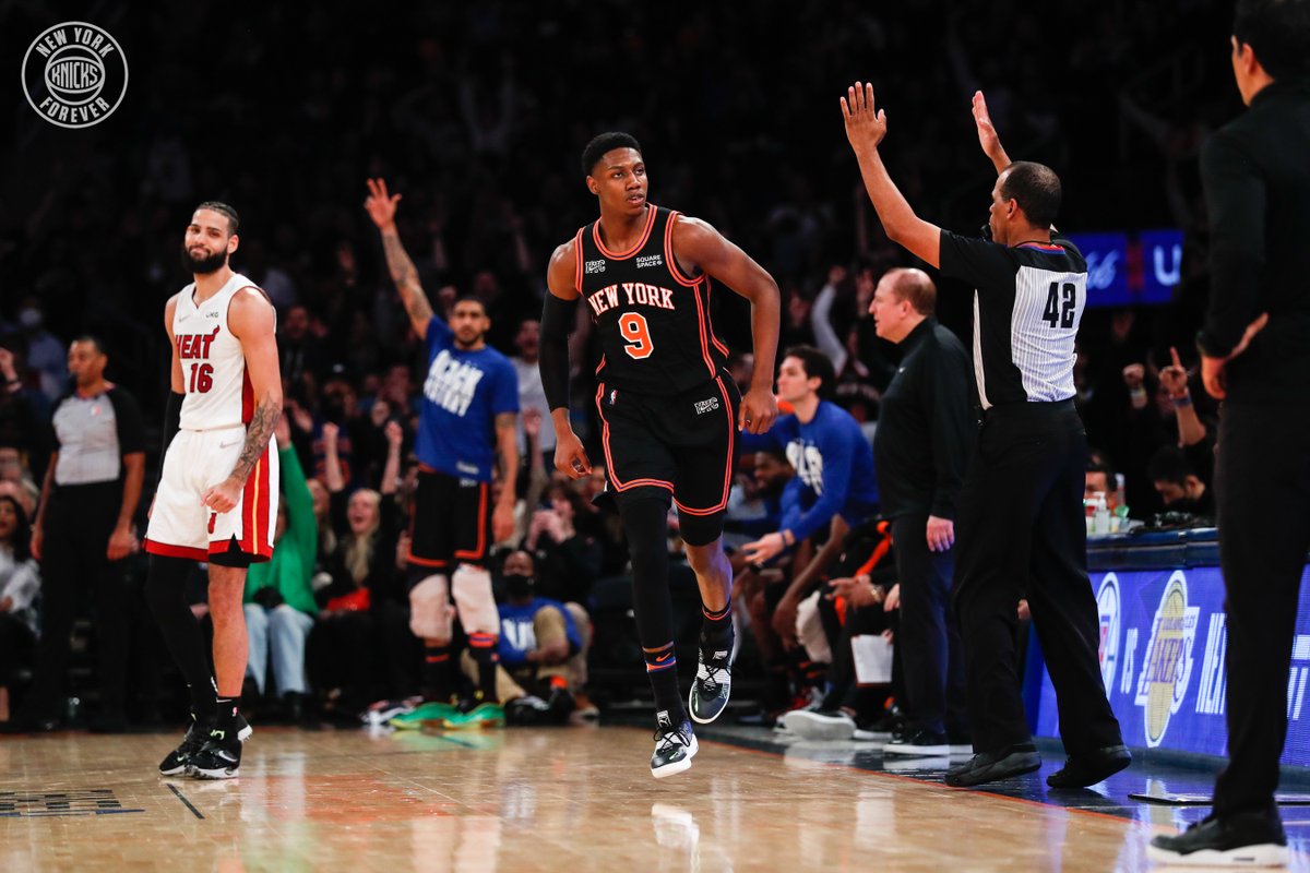 nyknicks's tweet photo. 40-PIECE FOR @RJBARRETT6 https://t.co/jWlguIZ7IO