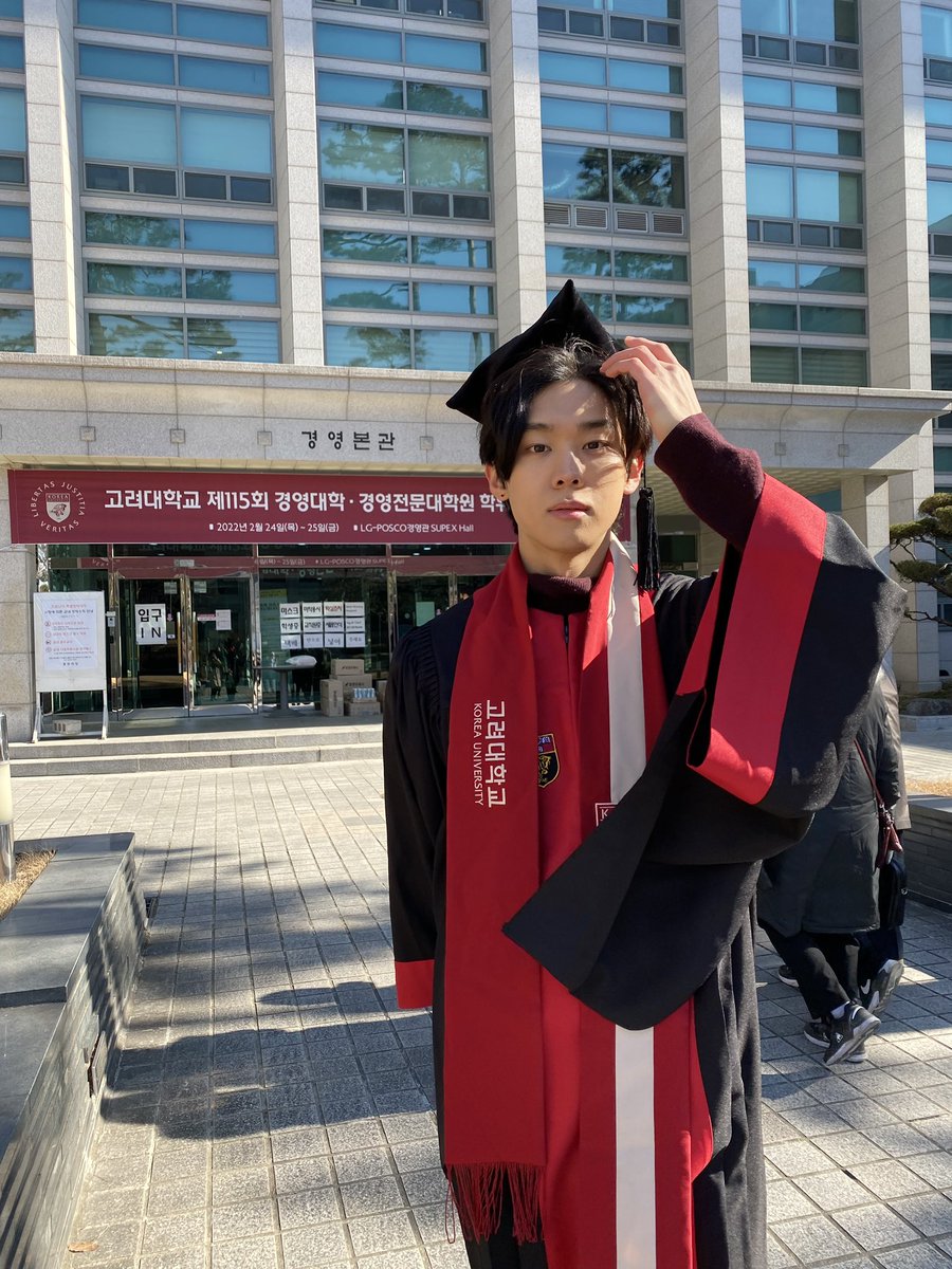 Demian_tweet's tweet photo. I'm graduated!
Thank you for celebrating my graduation and you're the reason why I can leave the school with satisfaction
Now, I'll move on from my safe zone and concentrate on my real goal and dream, that isn't on the school curriculum
Thanks again👨🏻‍🎓 https://t.co/emHICfhSuS