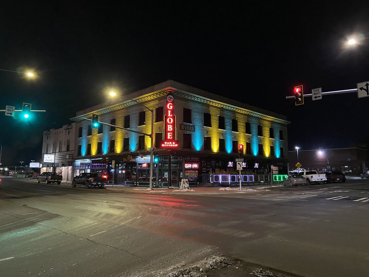 Kaitlin_Knapp1's tweet photo. Our community is showing support for Ukraine. Gonzaga Prep senior Dylan D’Agostino and his friends wanted to bring awareness of the crisis. Dylan’s dad owns the Globe building, so he asked if they could put up lights to match the Ukrainian flag. @kxly4news https://t.co/CKWexGYKxY