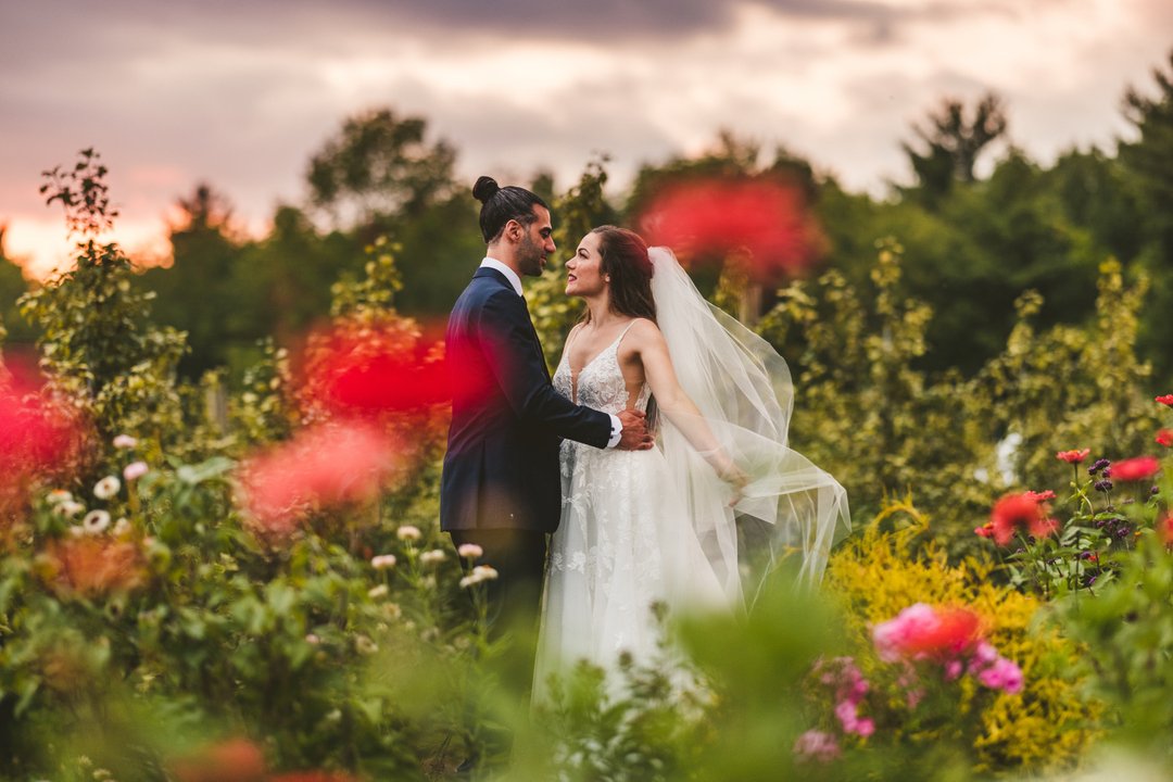 Alexwiciel's tweet photo. We still have a bunch of prime 2022 dates open! Would love to capture another wedding at this venue! ⚡️ https://t.co/JuCE9w5Wd6