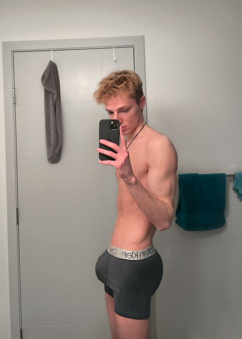 Would you grab my bulge or my ass first? https://t.co/LFKww27H2d
