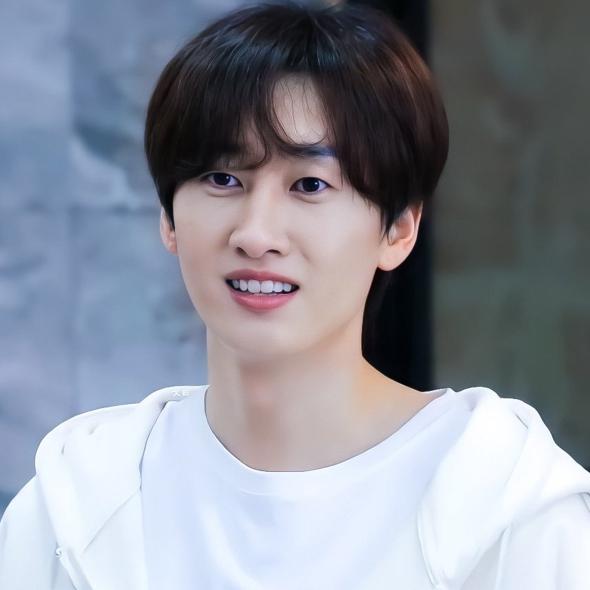 james19_malika's tweet photo. Hyukjae #Eunhyuk #AllRiseSilver where's the new video????? https://t.co/Fg5pTNUiKs