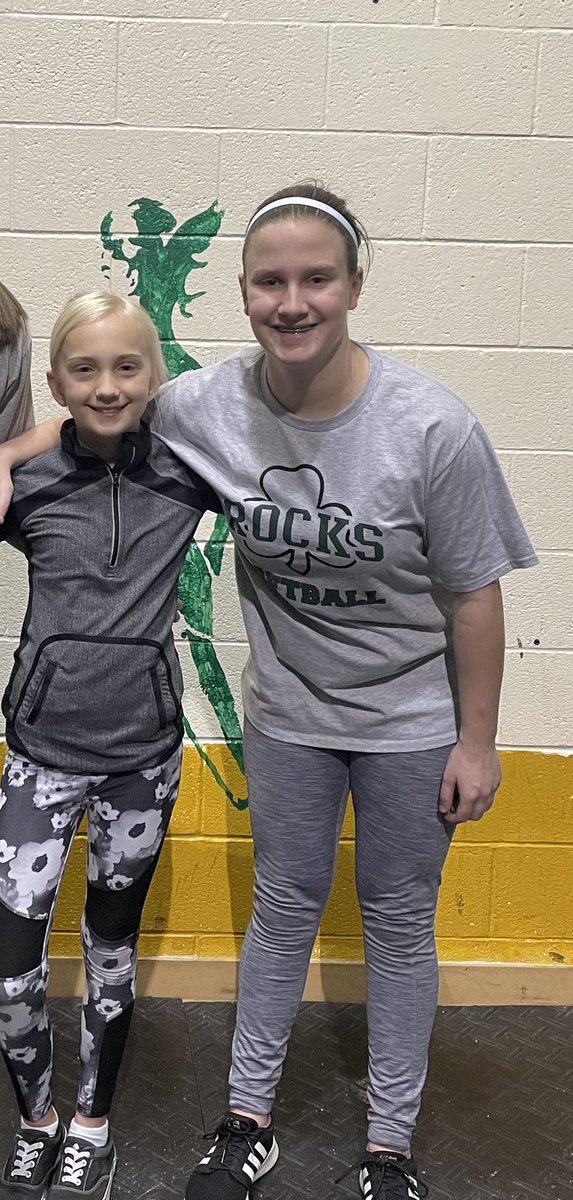 MorganSquires's tweet photo. I had a great time tonight helping at the @WYSISports softball pitching clinic!  I had fun teaching the beginning pitchers basic fundamentals of pitching.  @06_indy @Rocks_softball https://t.co/1TsG7kODtD