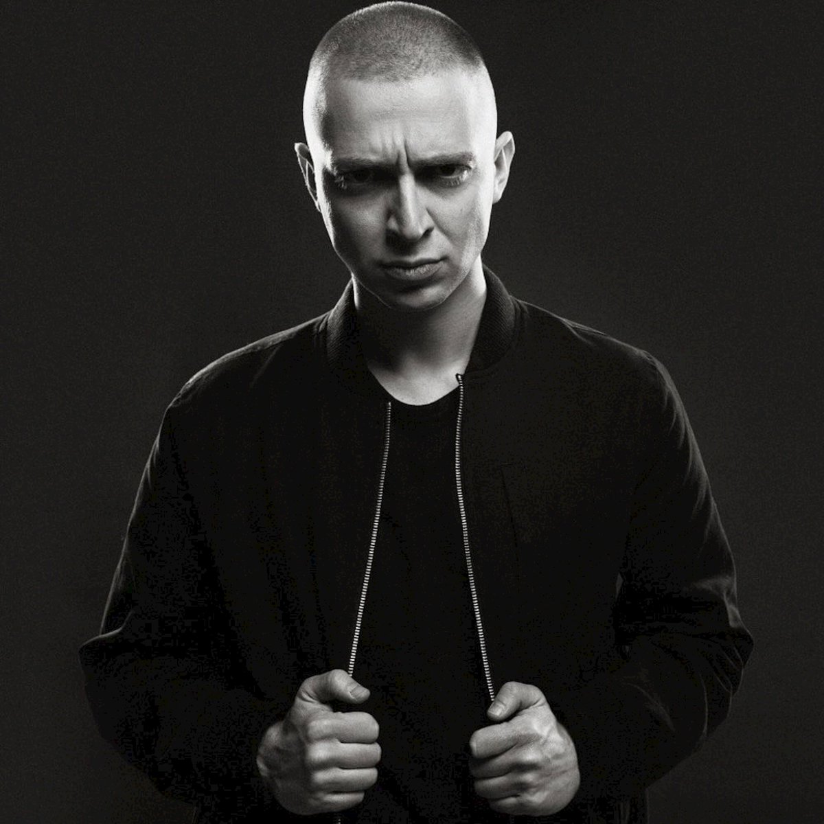 DrAlakbarov's tweet photo. Russian rapper Oxxxymiron cancelled his six sold-out shows in Moscow and St Petersburg as a protest against the war. He wrote: 

“I cannot entertain you when Russian missiles are falling on Ukraine.” https://t.co/SDt6PtYbqS