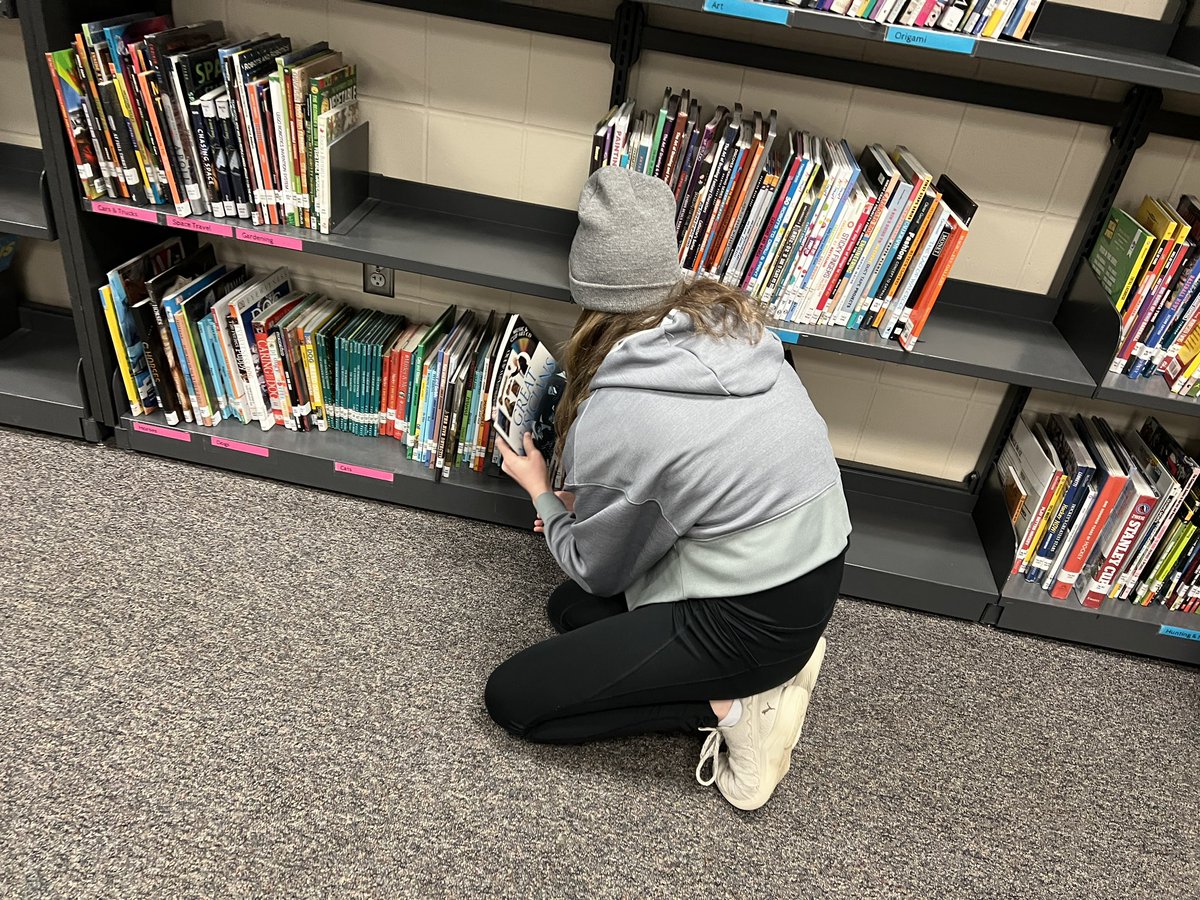 septembermommy's tweet photo. Today was nonfiction scavenger hunt 📚day with our @RogersMiddle 6th graders! Adding Mission Impossible music while they worked made the day even better 🤩 #mnitem #libraryfun https://t.co/fF8U6PXEZl