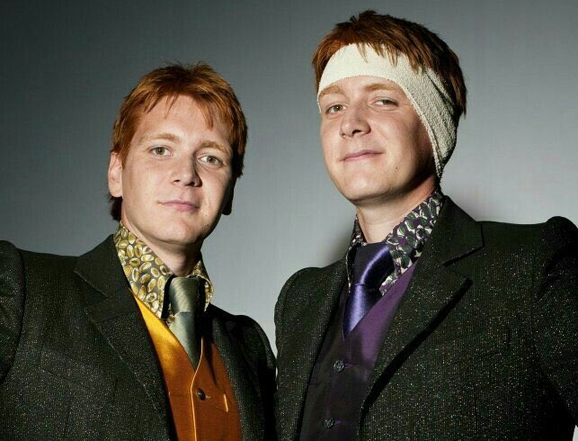 Hoy cumplieron 36 años Oliver y James Phelps, nuestros gemelos favoritos que interpretaron a nuestros gemelos favoritos, Fred y George Weasley ❤