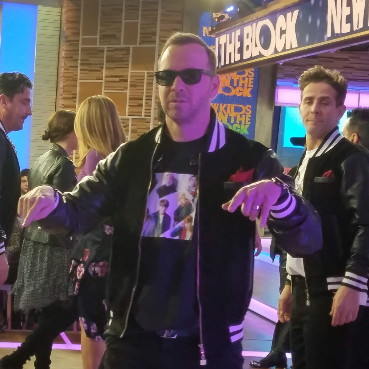 Good thing no one dropped dead last time I was on a TV show set!
<a href="/DonnieWahlberg/">Donnie Wahlberg</a> 
#BlueBloods