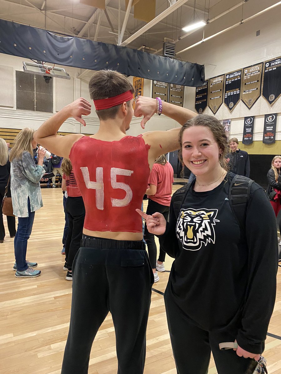 slbcreasy's tweet photo. Cousins are the best 💕Great win tonight!! @reagancreasy1 @ElijahConard @CMS_GBB https://t.co/PXSh0BQEuD
