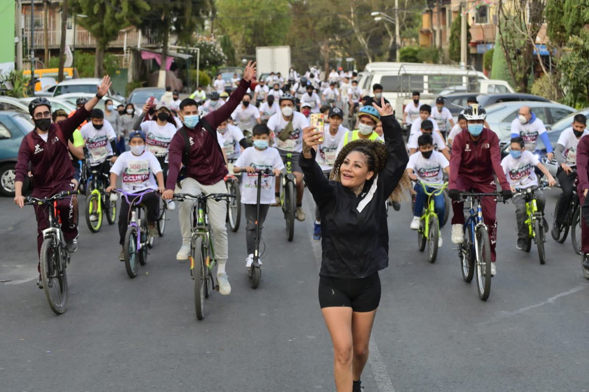 Ponte_Pila_'s tweet photo. Esta tarde miles de familias de la colonia Ajusco en la alcaldía Coyoacan, salieron a las calles de su comunidad para participar en nuestra Rodada Ciclista 6K #PontePila. ¡Así la vivimos, gran ambiente! #PontePila #SaludEnTuVida #DeporteComunitario @maryjuarezcute https://t.co/bPmIZckXBp