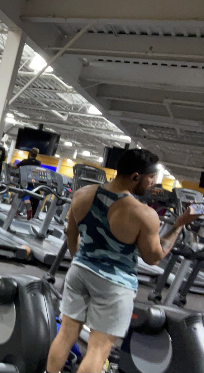 ssaucedoR95's tweet photo. Need to buy a tripod again or get a workout partner https://t.co/7xrLocqkMF