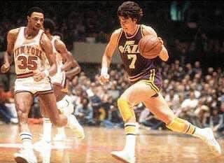 MikeDetillier's tweet photo. 45 years ago today…
It was “The Pistol”..
Pete Maravich who scored 68 points for the New Orleans Jazz on the New York Knicks..
This was before the 3-point line was in place in the NBA.
Pete fouled out with 1:18 left in the game. https://t.co/X8yMozG5Ey