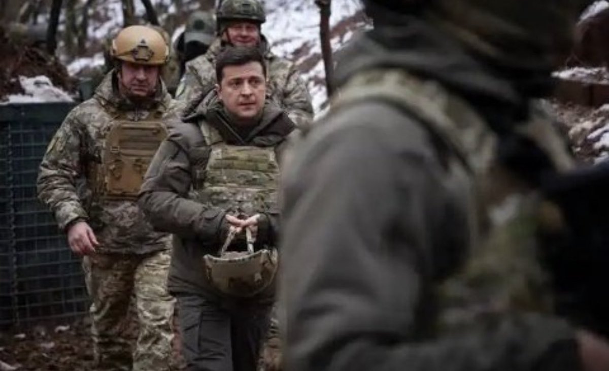 DiegoTorresCast's tweet photo. Señor presidente de Ucrania 🇺🇦 usted a parte de ser un gran líder, es un héroe que defiende la democracia y LIBERTAD en su país. Si llega a ser asesinado, el mundo jamás olvidará su vil asesinato a manos del COMUMISMO ASESINO! https://t.co/GELMm924ff