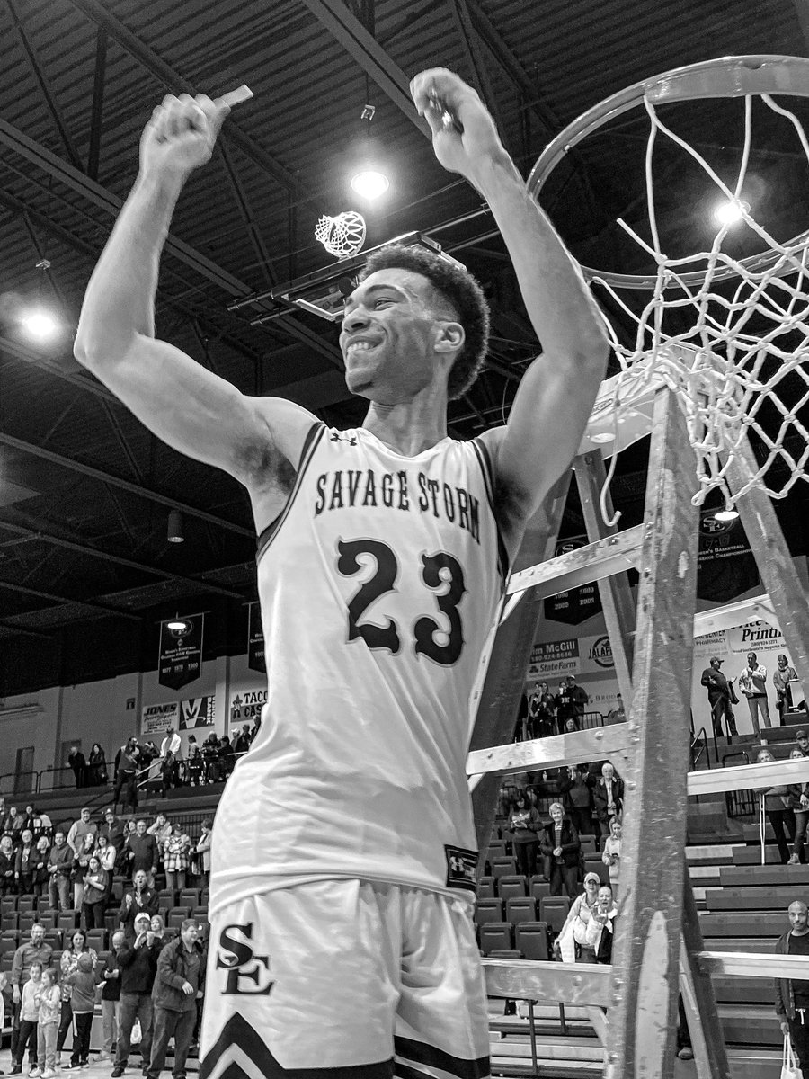 Soak it all in boys, we’re CHAMPIONS.

#ConferenceChamps 🏆⛈

#TogetherWeAttack X #StormChaSE