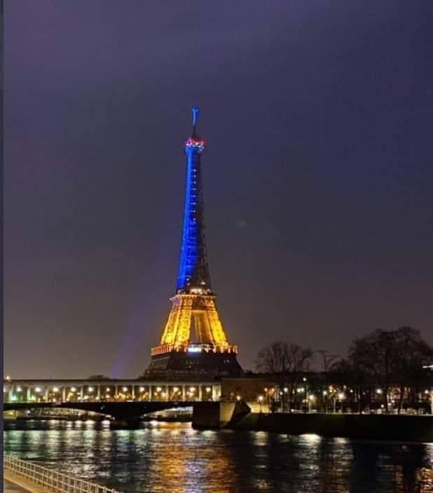 OccupyDemocrats's tweet photo. BREAKING: BRAVO!👏👏👏 Paris just lit its Eiffel Tower up in yellow and blue in support of Ukraine. RT IF YOU SUPPORT UKRAINE! 🇺🇦🇺🇦🇺🇦 https://t.co/EGmIPxmCFJ
