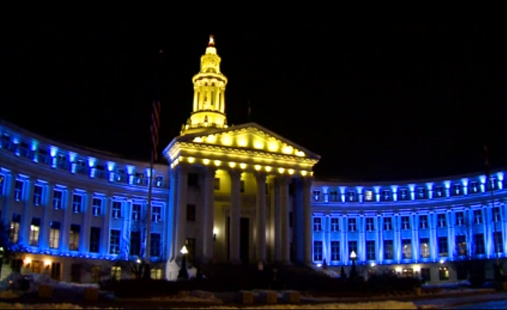 KyleClark's tweet photo. Denver's City &amp; County Building is lit up through the weekend in the colors of Ukraine. 🇺🇦 https://t.co/5Ud7hxGah0