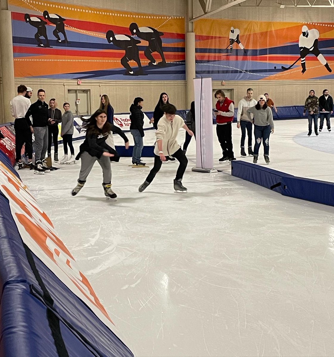 DASH_Skating's tweet photo. Friday Night Races ARE BACK! 

One after another for an hour and a half 💯

Fastest time of the night was a 7.1sec 50m in hockey skates 🔥 

Phase 1: Grow Speedskating 📈

#DASHSkating #Speedskating #Schaatsen #FridayNightRaces https://t.co/QydbUYSFGB