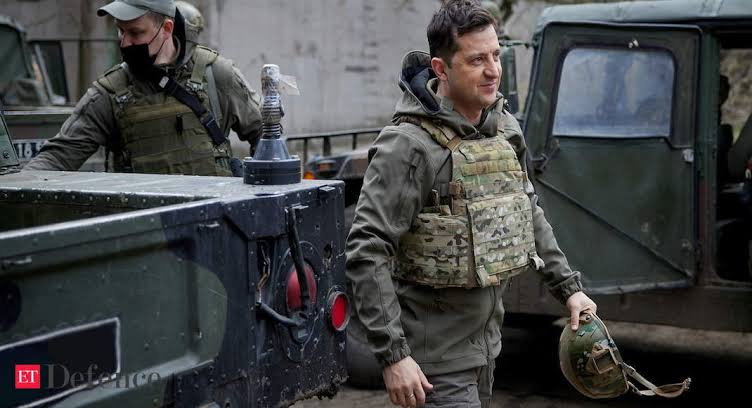 mayuresh2110's tweet photo. Breaking: Several sources are reporting that #Ukraine President Zelensky has taken personal charge of the defense of Kyiv.

Everyone who stands for freedom &amp; sovereignty should applaud &amp; stand in solidarity with this brave man. https://t.co/6kb5BYKOab