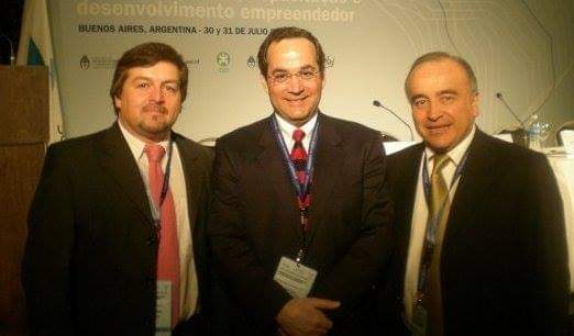 Saludo a mi amigo <a href="/martinburt/">Martin Burt</a>, fundador y CEO de <a href="/fundaparaguaya/">Fundación Paraguaya</a> que hoy cumple 37 años de crear impacto en Paraguay formando jóvenes líderes, y apoyando a los sectores más vulnerables. Una organización internacional, guiado por una visión: Paraguay emprendedor y sin pobreza.