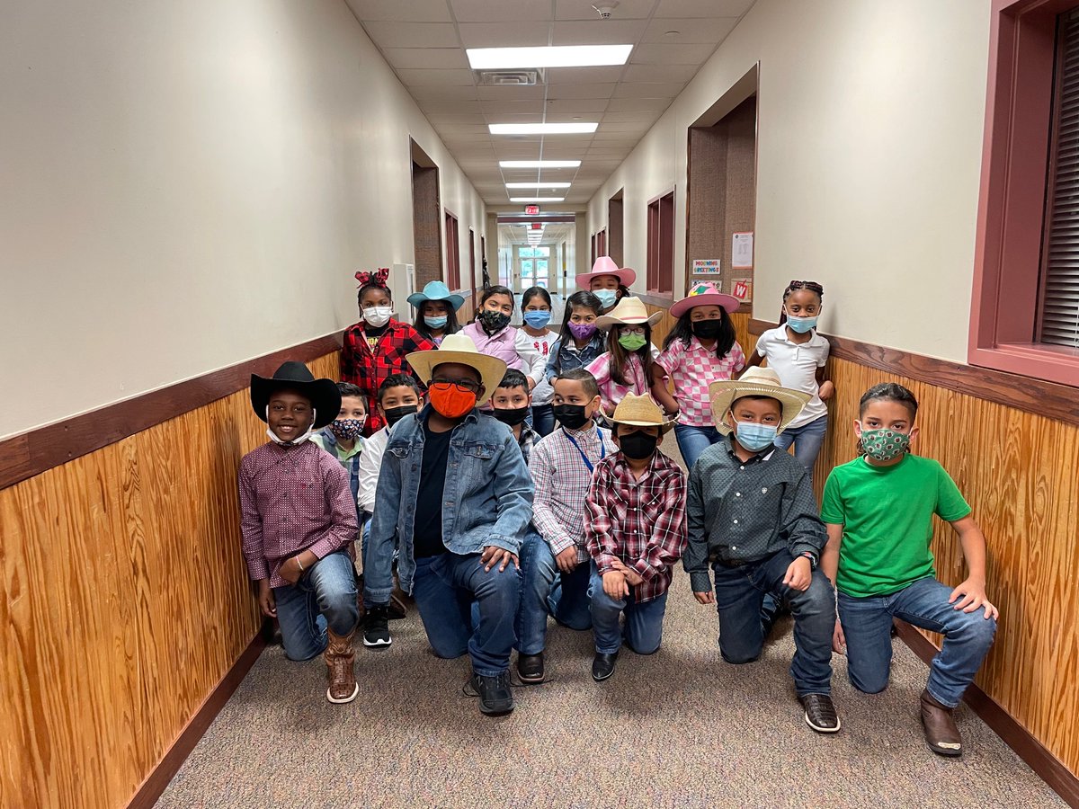 BookerBengals's tweet photo. Loads of fun on #GoTexanDay! @SpringISD #SpringGoTexan https://t.co/w1UBC0cdFq
