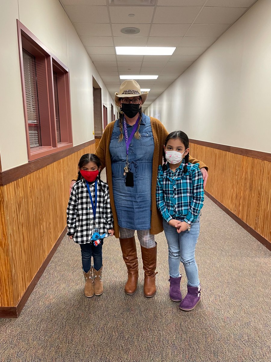 BookerBengals's tweet photo. Loads of fun on #GoTexanDay! @SpringISD #SpringGoTexan https://t.co/w1UBC0cdFq