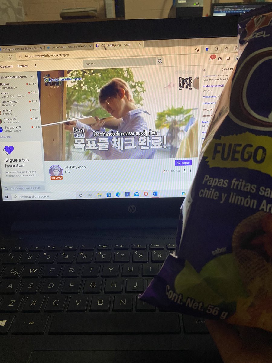Kyansa_Yeol's tweet photo. Hoy todo el día no me sentí bien, no creí que unas papitas y una reunión para ver EXO’s Ladder me subiría mucho el ánimo 🤍💖 https://t.co/5UZtacKXcK
