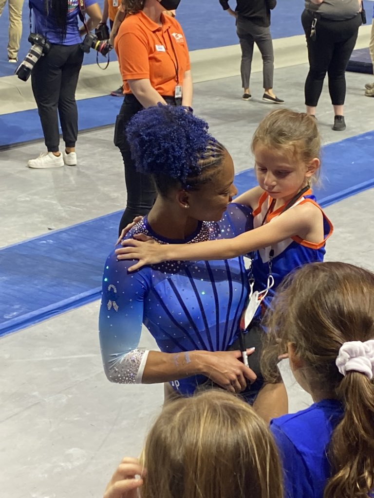 BrynElizabeth11's tweet photo. Thank you @Gym_Trin taking time on your Senior night to hug Molly! She has adored you since day one and has loved cheering for you every meet. It’s not everyday your hero makes time to say goodbye! Go @GatorsGym! 🧡💙🐊🤸🏻‍♀️ https://t.co/GSpREAGrHb