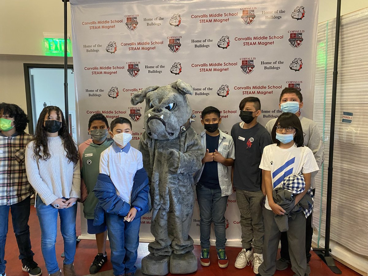 MVonetta's tweet photo. Thank you @ruvalcaba_dr for hosting our 5th graders from @gladiatornlmusd and your future @Corvallis_MS Bulldogs! #nlmusd #glazier #bulldogs https://t.co/SmOlmu6JVP