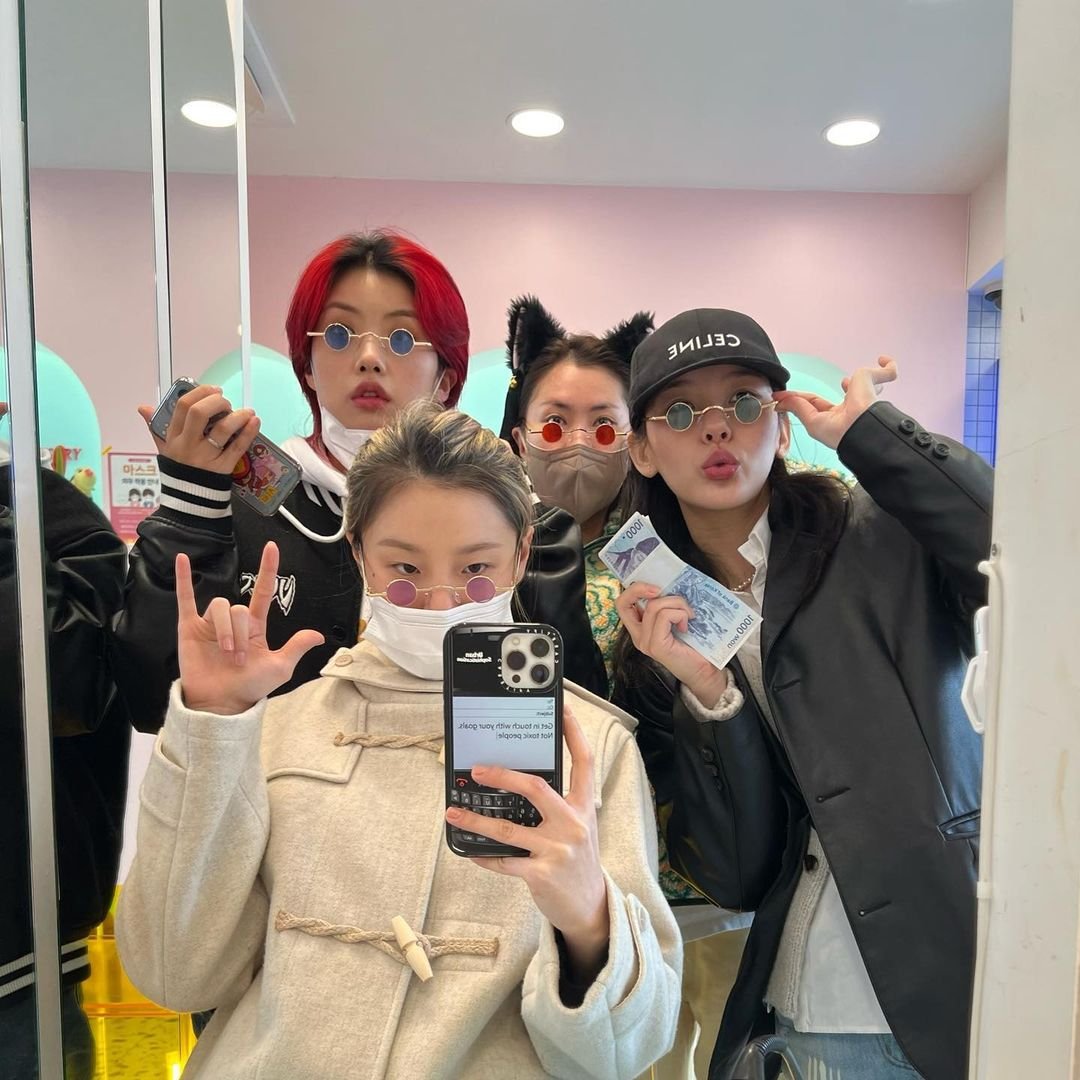 tarafanatic's tweet photo. Aiki's Instagram update with Noze, Leejung and Gabee from yesterday's date

Best friendship group 😎🤟🏼The last photo of Noze tho 🤍 https://t.co/xxiLvXhQmD