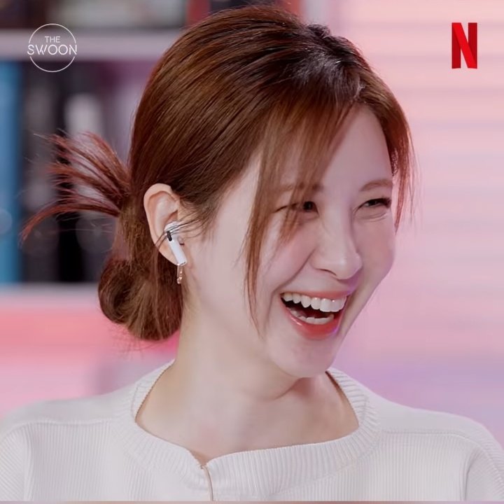 seomate_'s tweet photo. Her look so happy 😊💓💓

#SEOHYUN #서현 
#LoveandLeashes #모럴센스 https://t.co/lyQafCjuIk