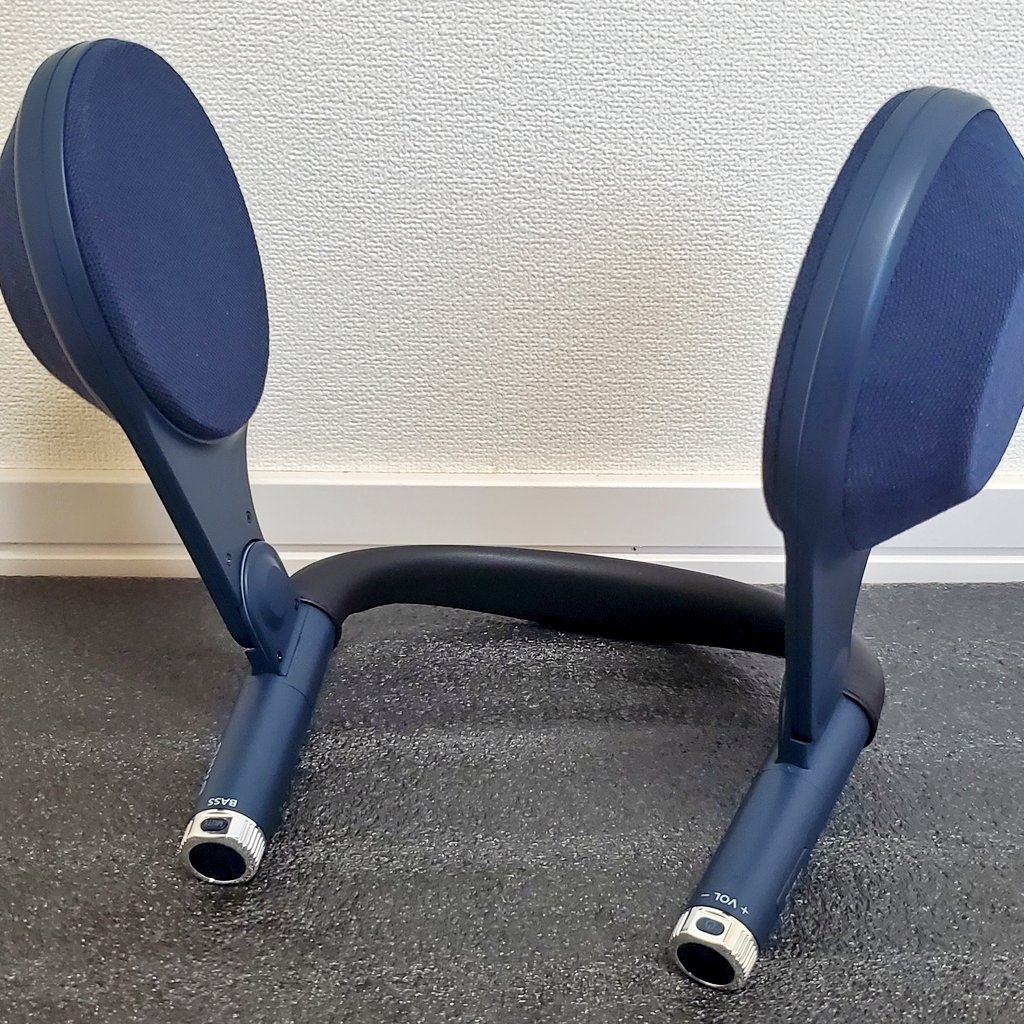 MW1974's tweet photo. aiwaさんのショルダースピーカー、届いた。他者のネックスピーカーとは違う感じで、耳元から音が流れる感覚が新鮮。用途に応じて使い分けたい。
#ButterflyAudio https://t.co/qunWBIhBNa
