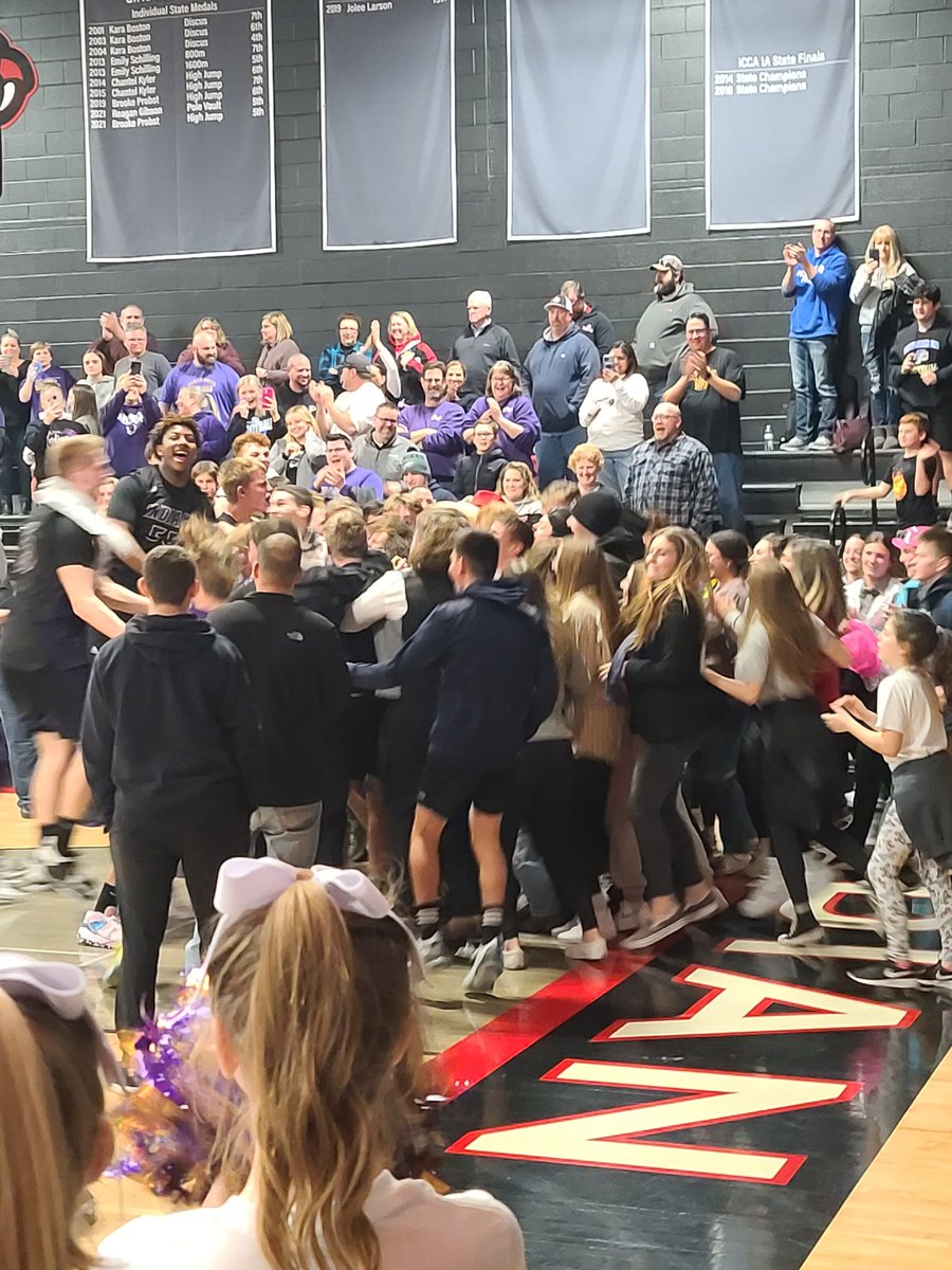 CalBCal24's tweet photo. Congratulations to the Pecatonica Varsity Boys Basketball team on their Regional Championship!! Great job players and coaches. https://t.co/P9HRae8cUE