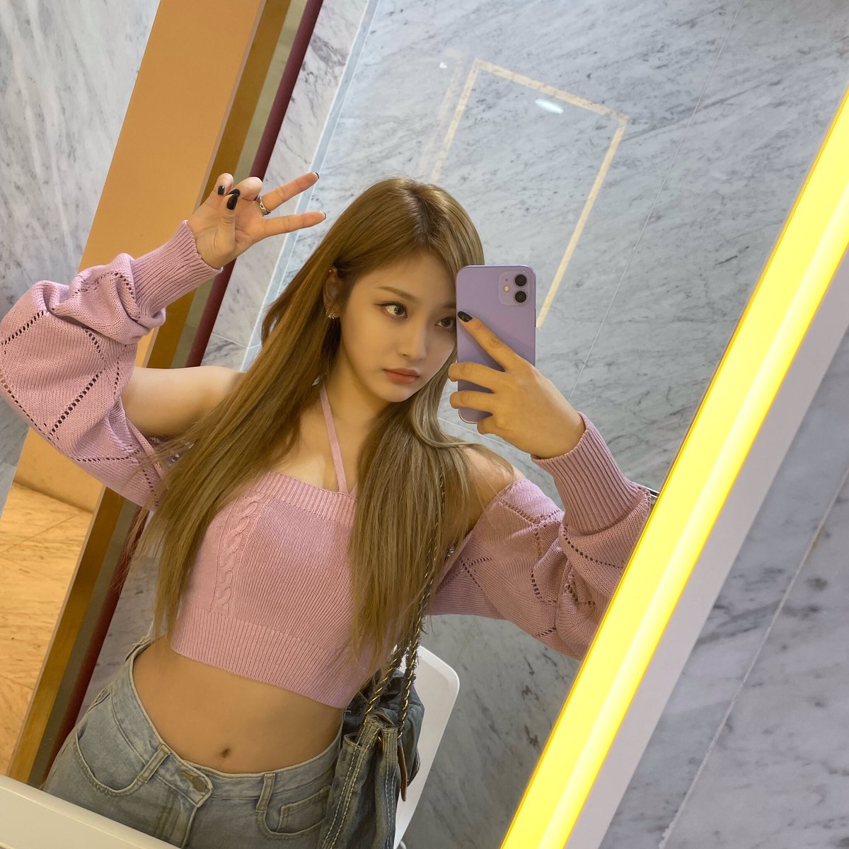 myaespaningning's tweet photo. Mirror Ning😘

#aespa #NINGNING #KARINA #WINTER #GISELLE #SMTOWN #aespasolsol https://t.co/LloqSlYZy1