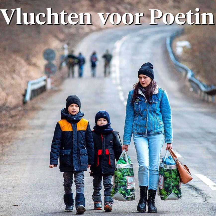 TrudyKwik's tweet image. Voorpagina @leidschdagblad #hartverscheurend die koppies van de jongens #mijnharthuilt #StandWithUkraine vluchten met twee boodschappentassen 😢