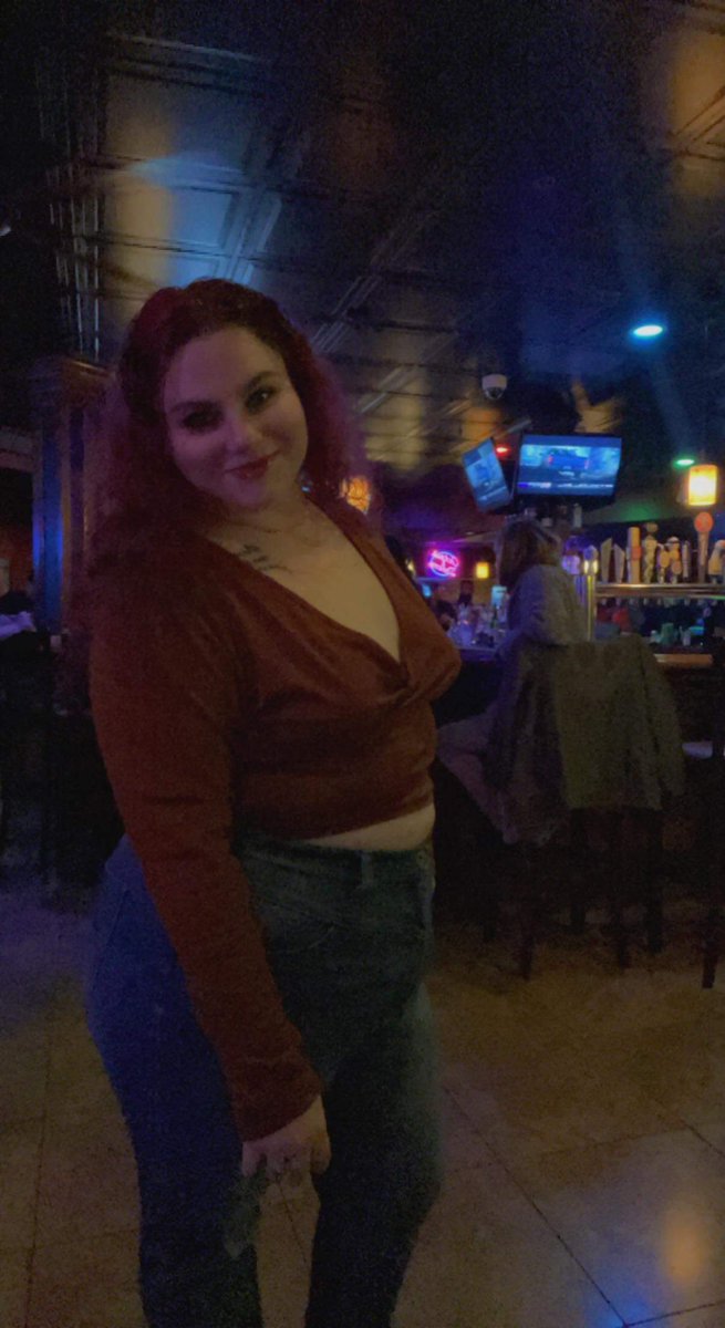 Love_Quinnn's tweet photo. Who is thaaaat #itsme #drunkpic https://t.co/vsBMnjB3bB