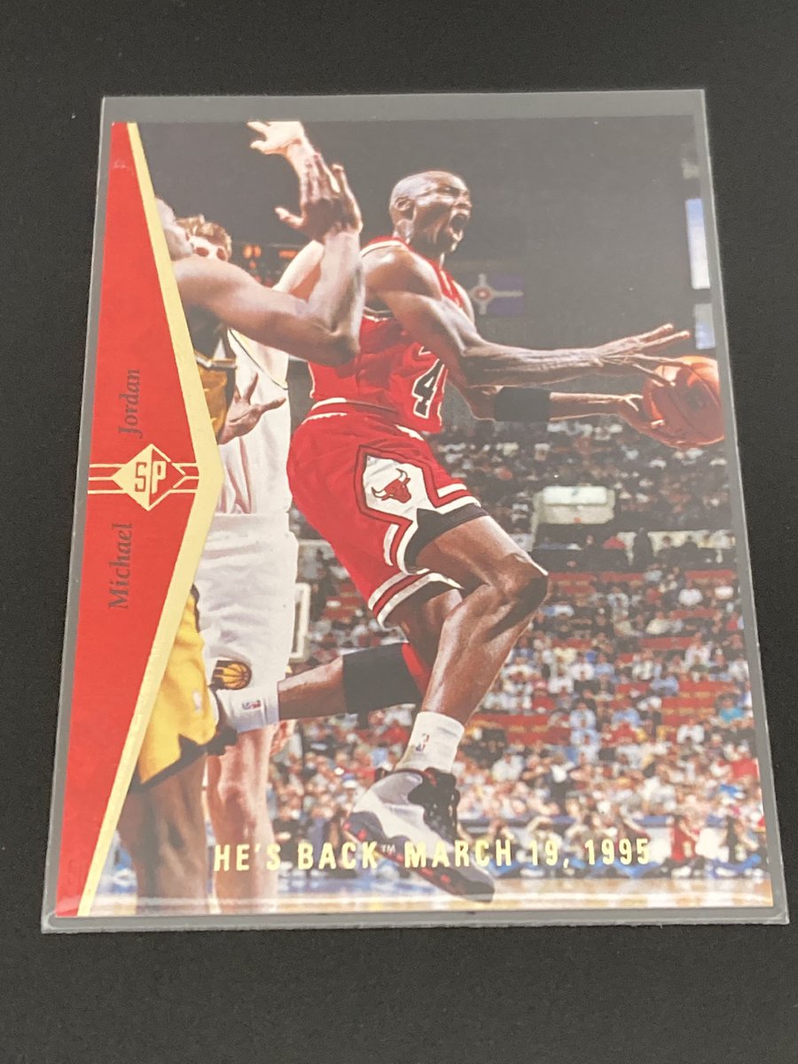 お気に入りpart5: 1994-95 SP MICHAEL JORDAN red MJ1 自引きして嬉しかったが初期傷多数。その後も状態の良いものには出会えず。左側の赤色がユニフォームとマッチしており、オッズの高いsilverよりもデザイン的にはこっちが良い。背番号は復帰後の”45”。全身写ってて靴まで見えて良い構図。