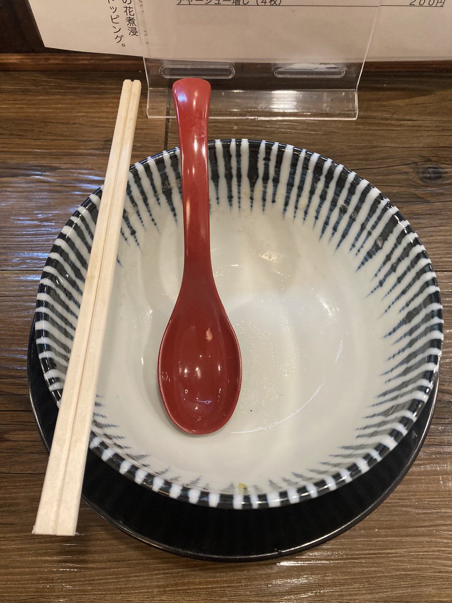 katsumi_1212's tweet photo. ☆金彩-kiniro-☆
今日の昼ごはん🎶
守口で一杯🍜やったらのこちら💁🏻♂️
限定『牡蠣塩そば』🦪
牡蠣のエキスの入ったスープ&菜の花、タケノコと春を感じるトッピングも美味いんヤカラ〜😋
安定の完食&全汁で、ごちそうさまでした♪
#金彩 #kiniro #大阪市北区 #天神橋筋六丁目駅 #牡蠣塩そば https://t.co/pCCiUsUqjm