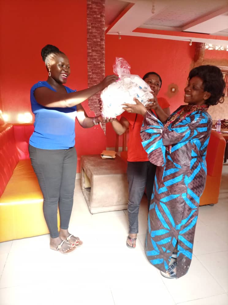 IriseEastAfrica's tweet photo. The team was given menstrual flow cups by @thecovaproject & developed a work plan for the next implementation period.
#menstrualhealth #flowcups https://t.co/VkOwSAmqcH