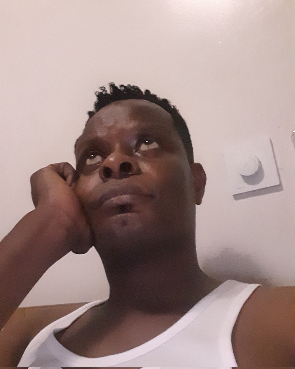 innowilly77's tweet photo. My next of Kin saw my Account balance and asked me to Remove his name from that nonsense. This world na waooo. https://t.co/Ht7IGqztLr