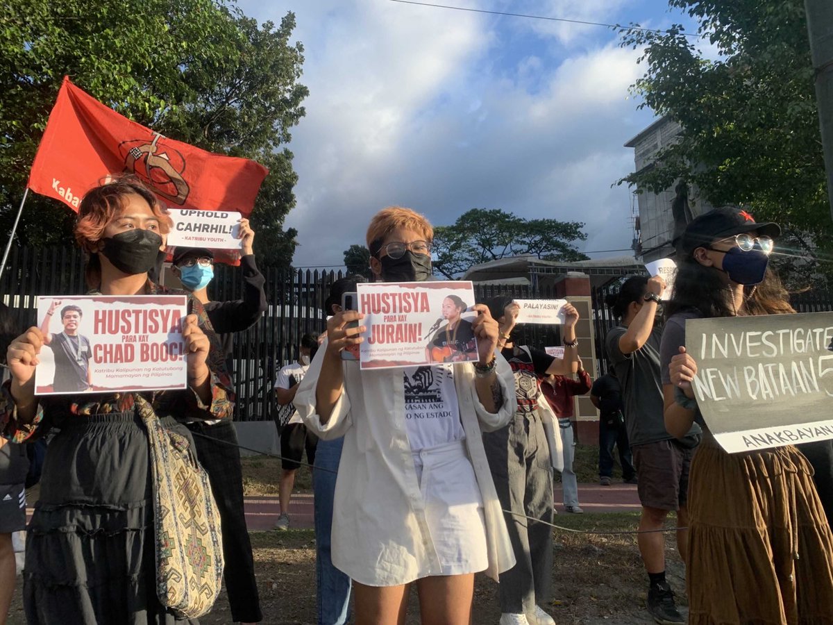 KPLMendiola's tweet photo. TIGNAN: Kasalukuyang nagsasagawa ng indignation rally ang mga progresibong grupo’t organisasyon sa Commission on Human Rights bilang pagkundena sa pagpatay sa mga Lumad teacher at volunteer na sina Chad Booc at Jurain Ngojo, at tatlo pang sibilyan.

#JusticeForNewBataan5! https://t.co/nRtwpONMEa