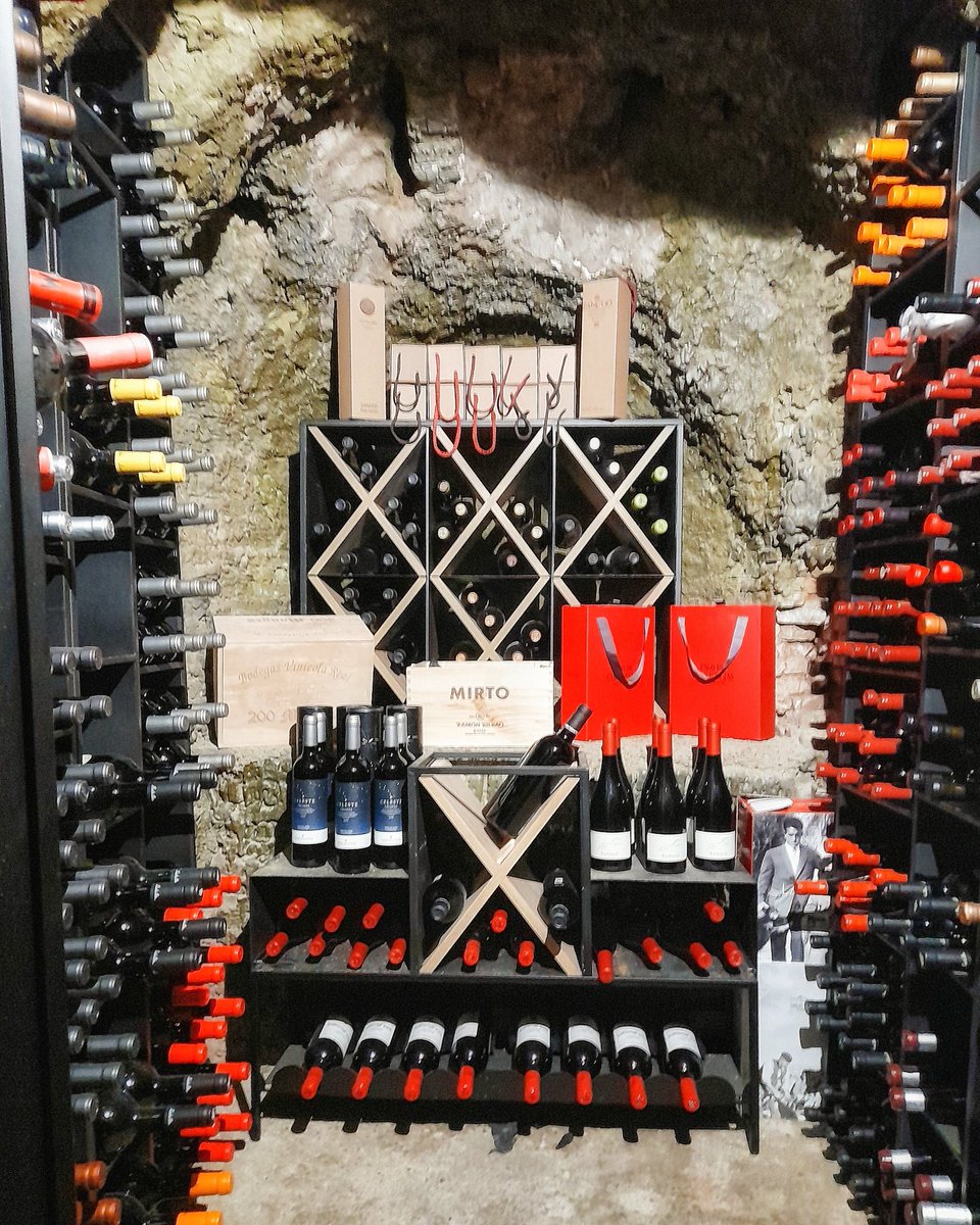 Lค bєllєzค dє ยภ lยgคг гєsเdє єภ lค קคz ợยє hคbเtค єภ éɭ. 🍷

#alfareria21 #alfarear #livealfareria21 #vino #wine #vinolovers #winelovers #nosgustaelvino #wineexperience