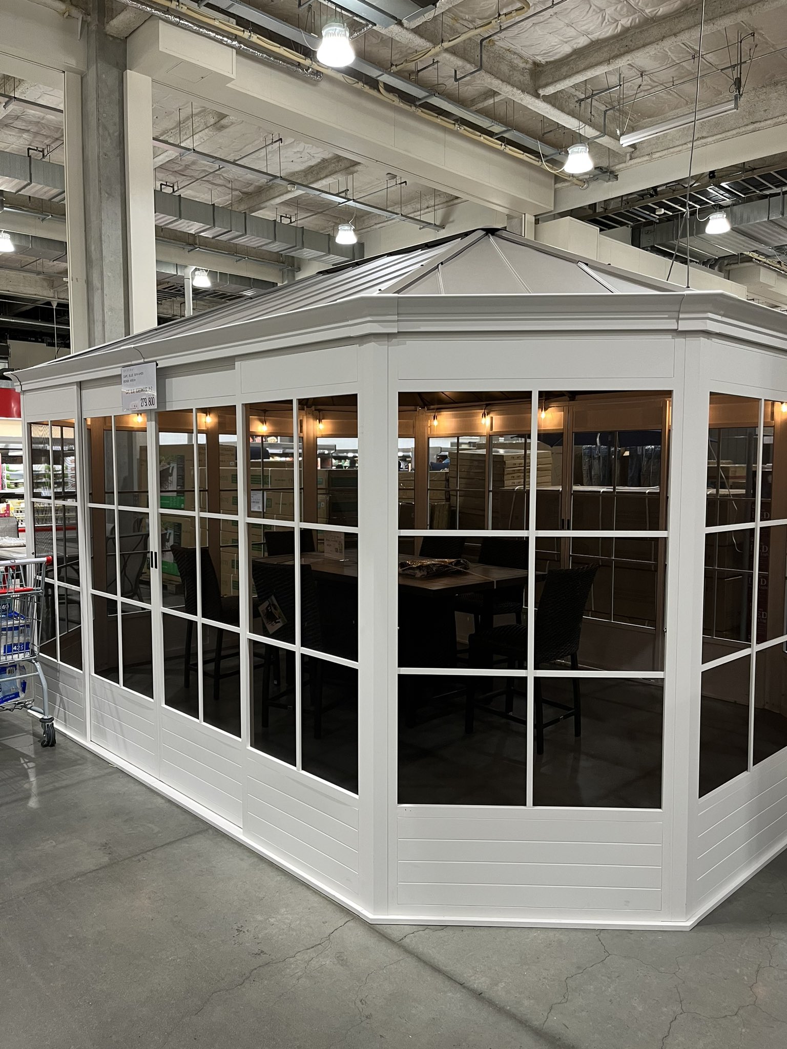 Dr.マンション on Twitter "コストコのスクリーンハウス。28万円。黒い所は網戸で風通しあり。 戸建の広い庭にこれを置く人生も