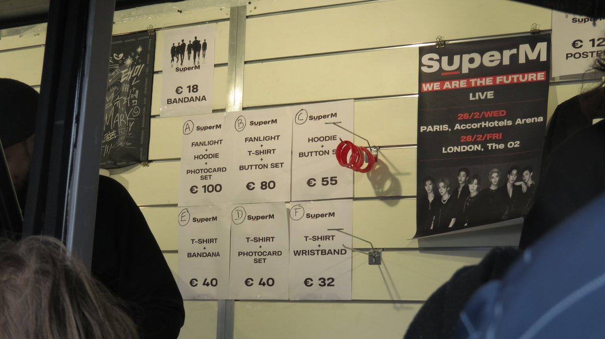 SaraKudo's tweet photo. Due anni fa ero a Parigi in coda allo stand truck dei @superm 
CRISTO SEMBRA IERI. 
#SuperMinParis https://t.co/V80fQYAXiX