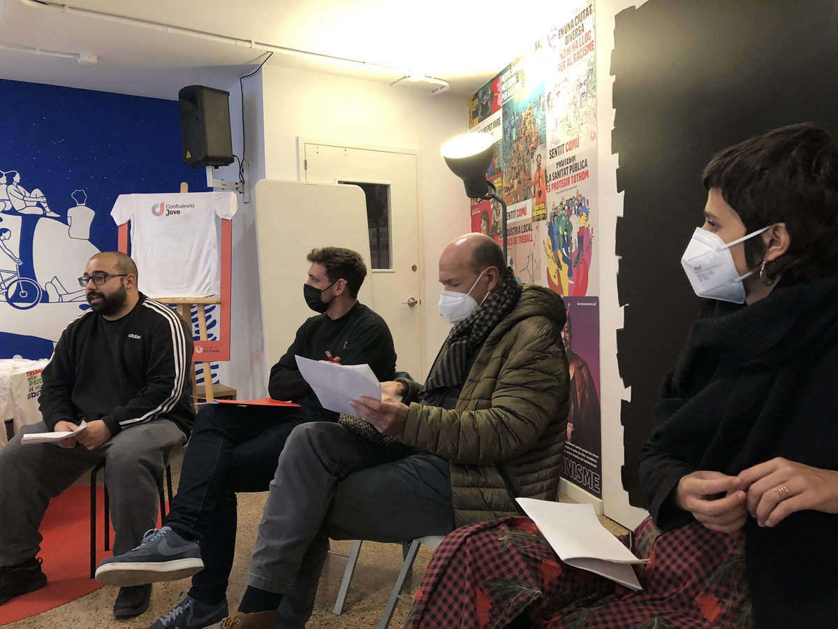 ConfluenciaJove's tweet photo. El nostre company @ProdiBlanes ens fa una breu presentació, però molt emotiva exposant la importància del sindicalisme de classe així com fer actes presencials que recuperin l'organització i el compromís juvenil✊🏽

Donem la benvinguda a @joancgallego @JovesCCOO i @avalotcat 💜 https://t.co/sDxYzRHhpy
