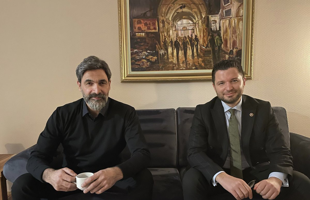 Değerli sanatçımız, 25.Dönem İstanbul Milletvekili <a href="/ugur_isilak/">Uğur Işılak</a> ile biraraya geldik.