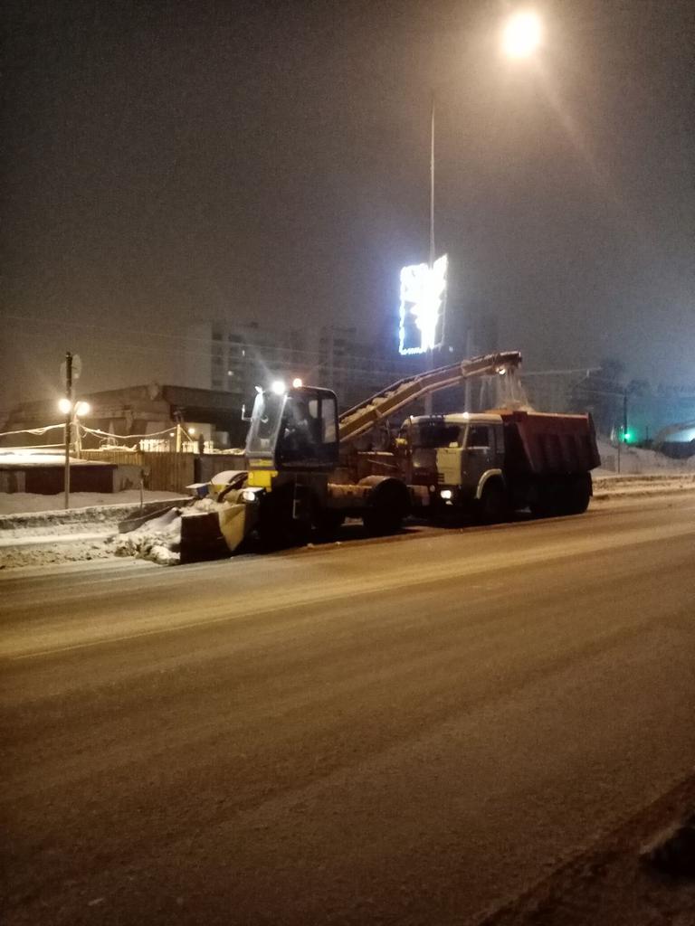 Вывоз снега по улице Ново-Садовой