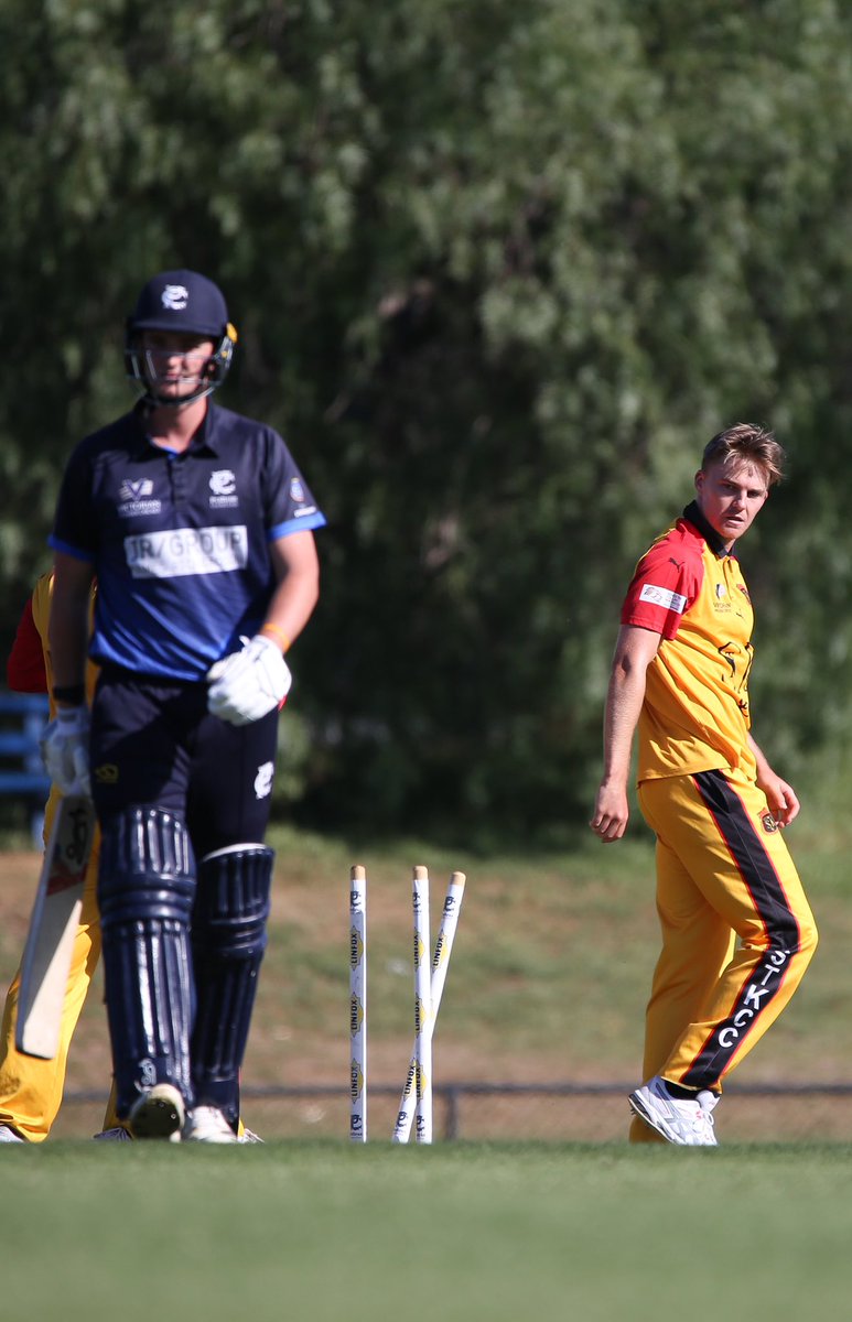 1st XI get the win! What a finish! 
Henry Thornton taking 3/15 (7.5)
#ProudlyStKilda