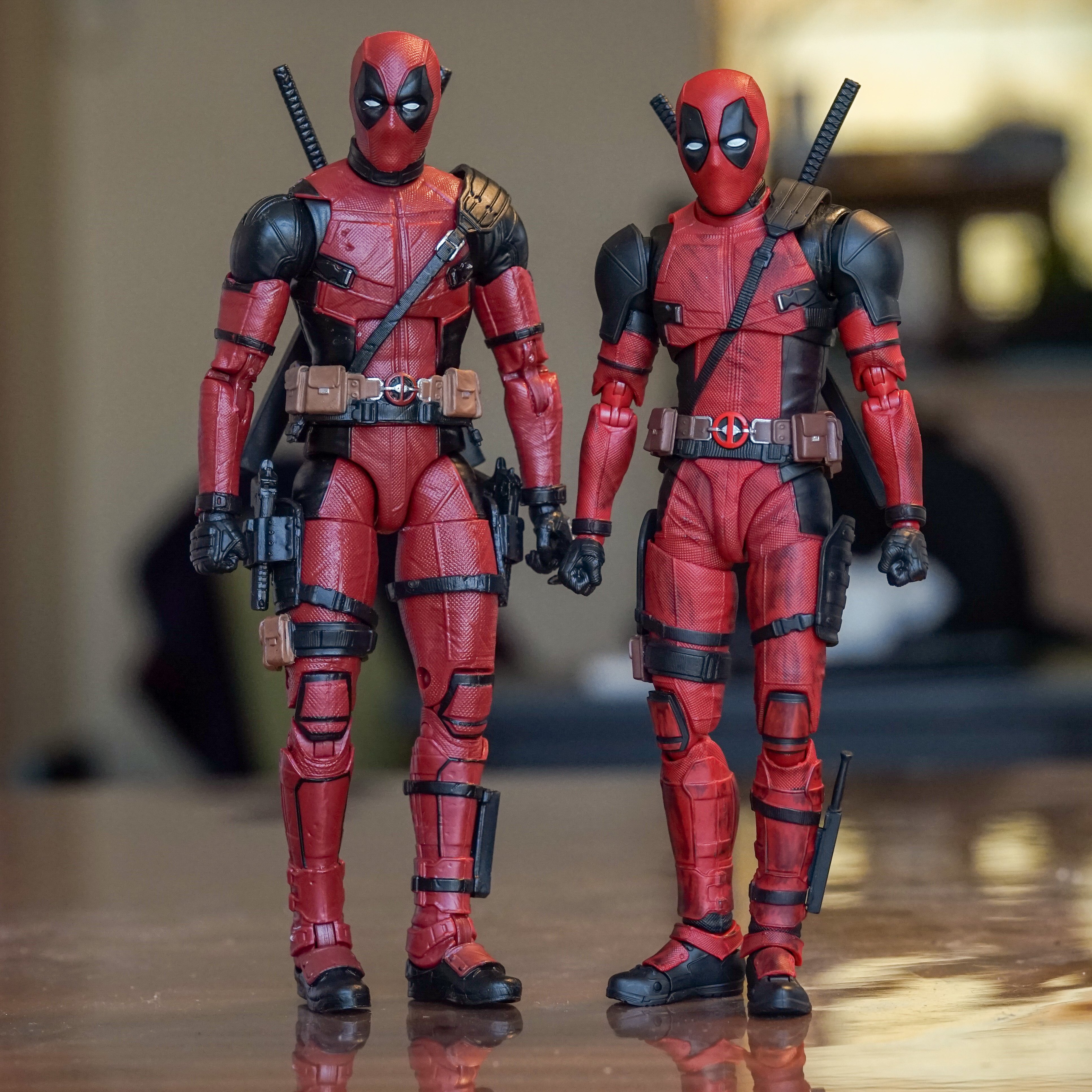 えむたろう S H Figuarts デッドプール よく動くし表情豊かでいいですね ウェザリングが少々雑なのと言われてるように首が少し短いかな 4枚目はマーベルレジェンドとの比較 T Co F7cixm4ugy Twitter