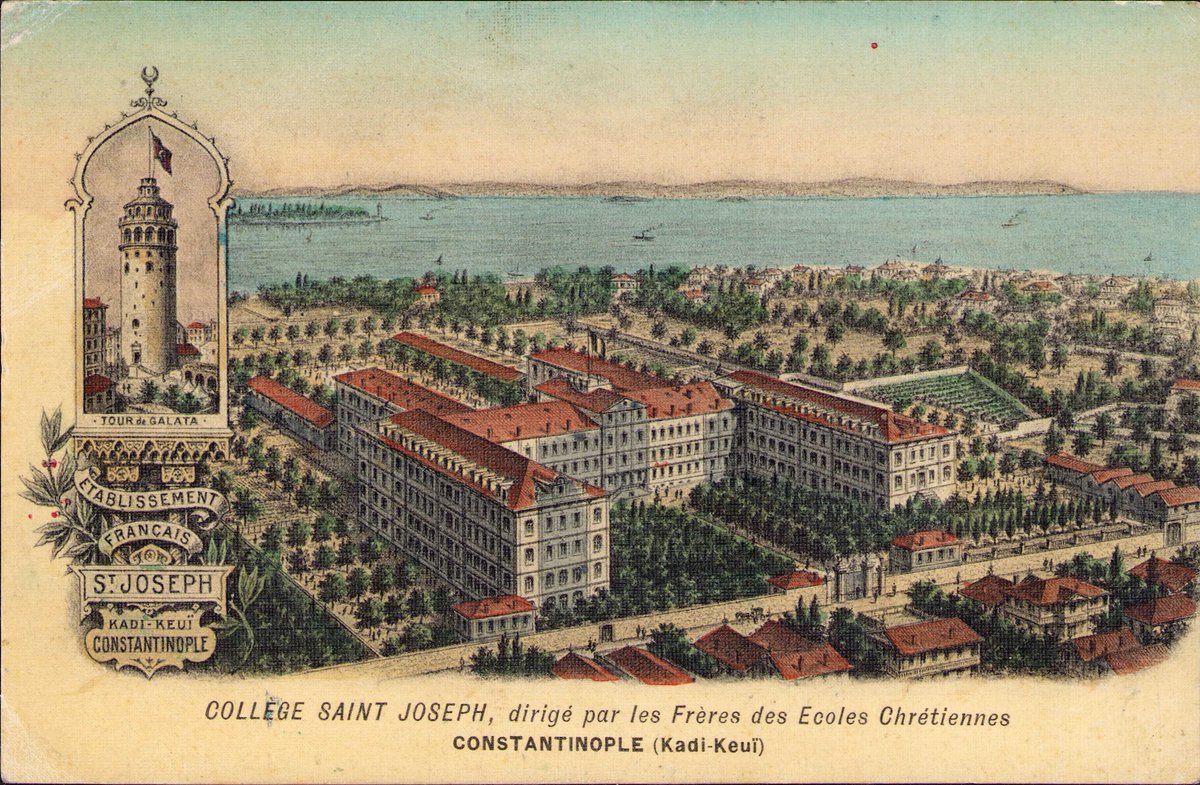 Kurulduğu ilk zamanlarda Kadıköy Saint Joseph Lisesi'nin arazisi Moda sahiline kadar uzanıyordu. Görselde bu durum görülebiliyor. Kolej'in yanında Karmel rahibelerine ait bir manastırın arazisi de aynı şekilde genişti. Karmel manastırının yerinde şu an Kadıköy Anadolu Lisesi var.