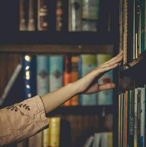 وسکی لکھتے ہیں...
ایک دفعہ میں ایک لائبریری میں داخل ہوا۔ وہاں کام کرنے والے سے پوچھا کہ کیا آپ کے پاس خودکشی پر کتابیں ہیں؟ 
تھوڑے دیر خاموش رہنے کے بعد اُس نے کہا!
ہاں "لیکن یہ واپس کون لائے گا" ؟
📚