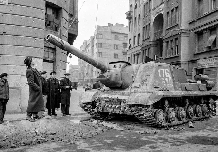 BryanDawsonUSA's tweet image. 12) My mother explained she took porcelain dinner plates, painted the undersides with black shoe polish, &amp;amp; placed them upside down in the street to mimic land mines. Soviet tanks would stop to examine. When their hatch opened, Freedom Fighters threw their Molotov Cocktails.